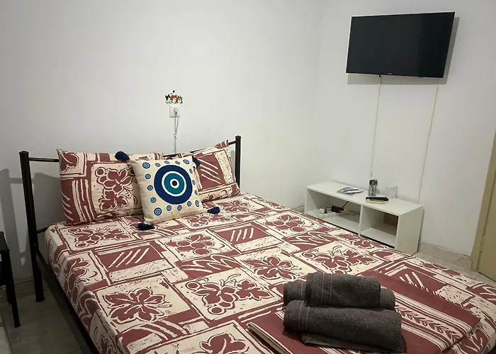 Small And Comfortable Apartment Vathi Samos